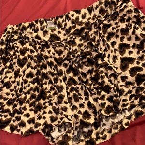 Linen cheetah shorts
